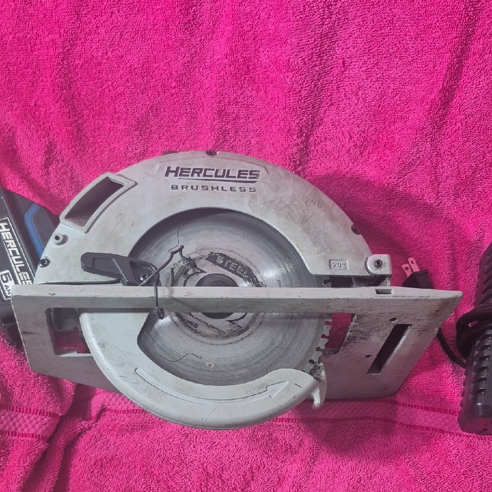 Cordless Circular Saw - Black and Blue - Picture 7 of 7